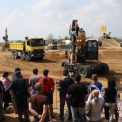 Liebherr představil aktuální stavební stroje na RoadShow 2015