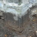 Soklový kámen břitu pilíře