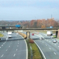 Obr. 1 – Pohled na stávající železniční most přes dálnici A3 z roku 1960