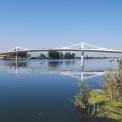 Obr. 1 – Most přes řeku Ebro