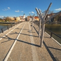 Most je navržen jako společenská část pěší cesty do středu města.