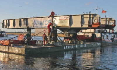 Výroba a montáž ocelového sklápěcího železničního mostu přes řeku Peene v Anklamu