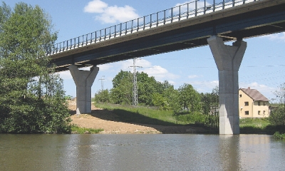Most na I/35 přes Václavický rybník