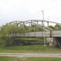 Obr. 1 – Sledovaná mostní konstrukce na povodní straně