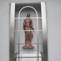 Obr. 6 – Soška svaté Barbory instalovaná na portále v Žabovřeskách