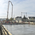 Betonáž mostovky trojkolejného mostu přes řeku Radbuzu