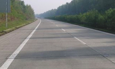 Opravy cementobetonového krytu na dálnici D11 na úseku km 23,25 – 25,55