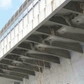 Poruchy od zatékání vody na podhledu nosné konstrukce mostu
