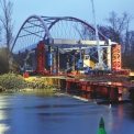 Čelo mostu na podvalnícíh Kamag