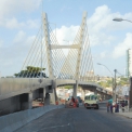 Obr. 9 – Zavěšený most je tvořen symetrickou nosnou konstrukcí tvaru parapetního nosníku