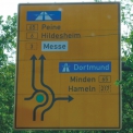 Obr. 15 – Dopravní značení na turbo‑okružní křižovatce v Německu (zdroj: Ing. Martin Smělý)