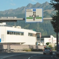 Obr. 16 – Dopravní značení na turbo‑okružní křižovatce v Rakousku (zdroj: Ing. Martin Smělý)