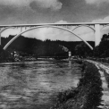 Do fotografie vynesená podoba (vizualizace) silničního mostu v Podolsku (1938)