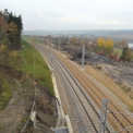 Vedení trati po nové přeložce od dálničního mostu směrem do Klabavy