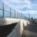 Železniční estakáda a opěrná zeď pod silnicí II/315