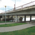 Pohled z chodníku ve směru na České Budějovice od opěry 1 – Pražské na pravý most