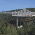 Obr. 11 – Výsuvná skruž viaduktu přes Údolí potoka Lodina, dálnice D1, Slovensko
