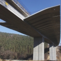 Obr. 13 – Vnější vzpěry viaduktu přes Údolí potoka Lodina, dálnice D1, Slovensko
