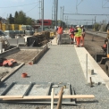 Výstavba nástupiště a základu budoucího přístřešku u koleje č. 3 v Úvalech