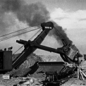 Motorové rypadlo Menck&Hambrock a další stroje na stavbě dálnice (1940)
