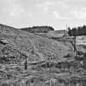 Nedokončené zemní práce ve stoupání dálnice u obce Žernovník v době zastavení prací (1942)