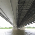 Celkový pohled zespodu mostu
