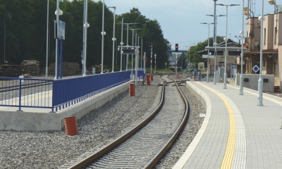 Poloostrovní nástupiště a jejich přínos pro osobní železniční dopravu