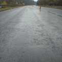 Obr. 4 – Vystoupený asfalt při pokládce nového asfaltového koberce