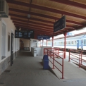 Nové přístupy na nástupiště v prostoru přístřešku u výpravní budovy, nový informační a orientační systém pro cestující