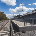 Pro zvýšení komfortu a bezpečnosti cestujících vnikly i v Hlinsku v Čechách nové vnější a poloostrovní nástupiště včetně kompletní obnovy železničního spodku a svršku.
