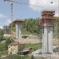 Obr. 3 – Výstavba pilířů – most 248-00