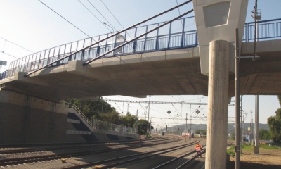 Realizace silničního mostu přes kolejiště v železniční stanici Púchov, Slovensko
