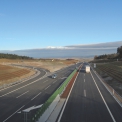 Pohled z nového přemostění dálnice směrem k Libkovicím