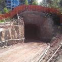 Portál přístupového tunelu