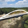 Pohled z dronu na téměř dokončený most