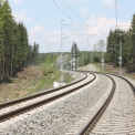 H – Celková přestavba jednokolejné trati na dvojkolejnou. Mimo jiné se díky realizaci této stavby doba jízdy mezi Prahou a Českými Budějovicemi zkrátí o 30 minut.