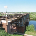 Obr. 2 – Pohled na železniční most přes řeku Neris v Jonavě, zatím ještě bez trakčního vedení