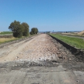 Srpen 2017 – odfrézované asfaltové vrstvy ze stávající silnice I/3, která byla v kolizi s trasou dálnice