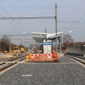 Modernizace nádraží v Čelákovicích v létě skončí. Swietelsky Rail zde nasadil nejmodernější techniku 