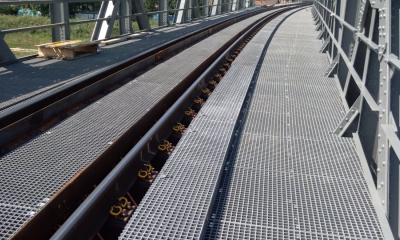 Kompozitní překrytí železničních mostů na Slovensku pro snížení hlučnosti