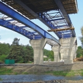 Obr. 2 – Rozestavěný most přes řeku Olši