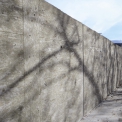 Obr. 10 – Sanace stávajících opěrných zdí kotvenou přibetonávkou – pohled na odbedněnou část zdi