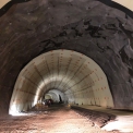 Obr. 4 – Dokončovací práce v tunelu