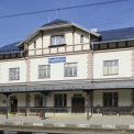 Opravená výpravní budova na Karlštejně