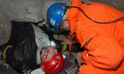 Hasiči a záchranáři bojovali o život zraněného na rozestavěném tunelu u Komořan