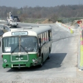 Svodidla DTB 80 svedla autobus podél svodidlové stěny bez ohrožení posádky a velkého poškození vozidla.