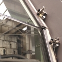 Detail upevnění skel na ocelové sloupky