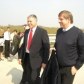 Ministr Petr Bendl (vpravo) v doprovodu hejtmana Moravskoslezského kraje Ing. Jaroslava Palase při prohlídce výstavby dálnice D47.