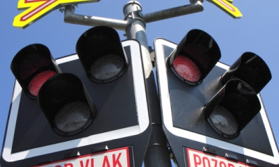 Poprvé v ČR: Vlakové přejezdy s LED výstražníky