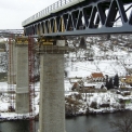 Nová nosná konstrukce mostu při třetí etapě výsunu na středový pilíř P2